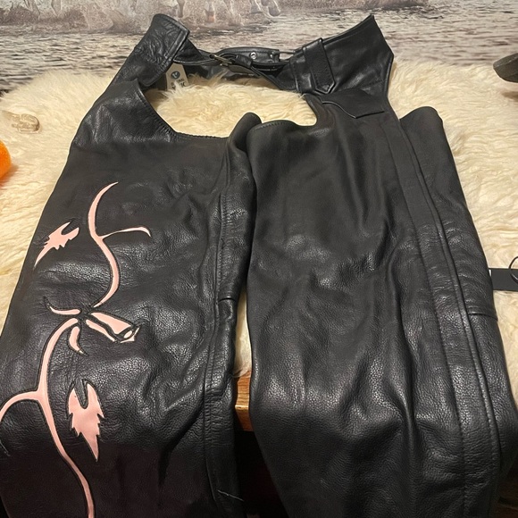 New Screaming Eagle thick leather chaps - Picture 8 of 14